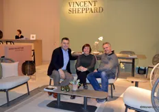 Steven Baeke, Evelien Desmet en agent René Thuijs bij de nieuwe Kodo outdoor collectie van Vincent Sheppard.